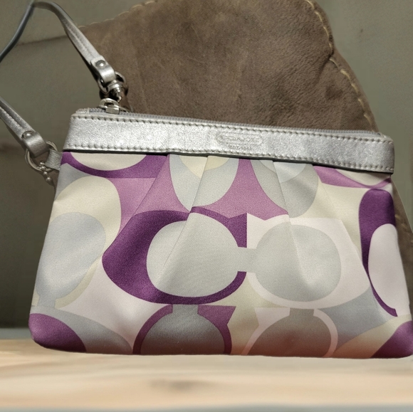 Coach 2 Piece Hobo SATEEN Scarf Print. 2011 Purple GREY SILVER AND WHITE. - Picture 9 of 12